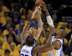 里程碑夜！圣安东尼奥马刺防线松动，社区盾窗口期刷纪录，管理层满意，训练强度明显提升