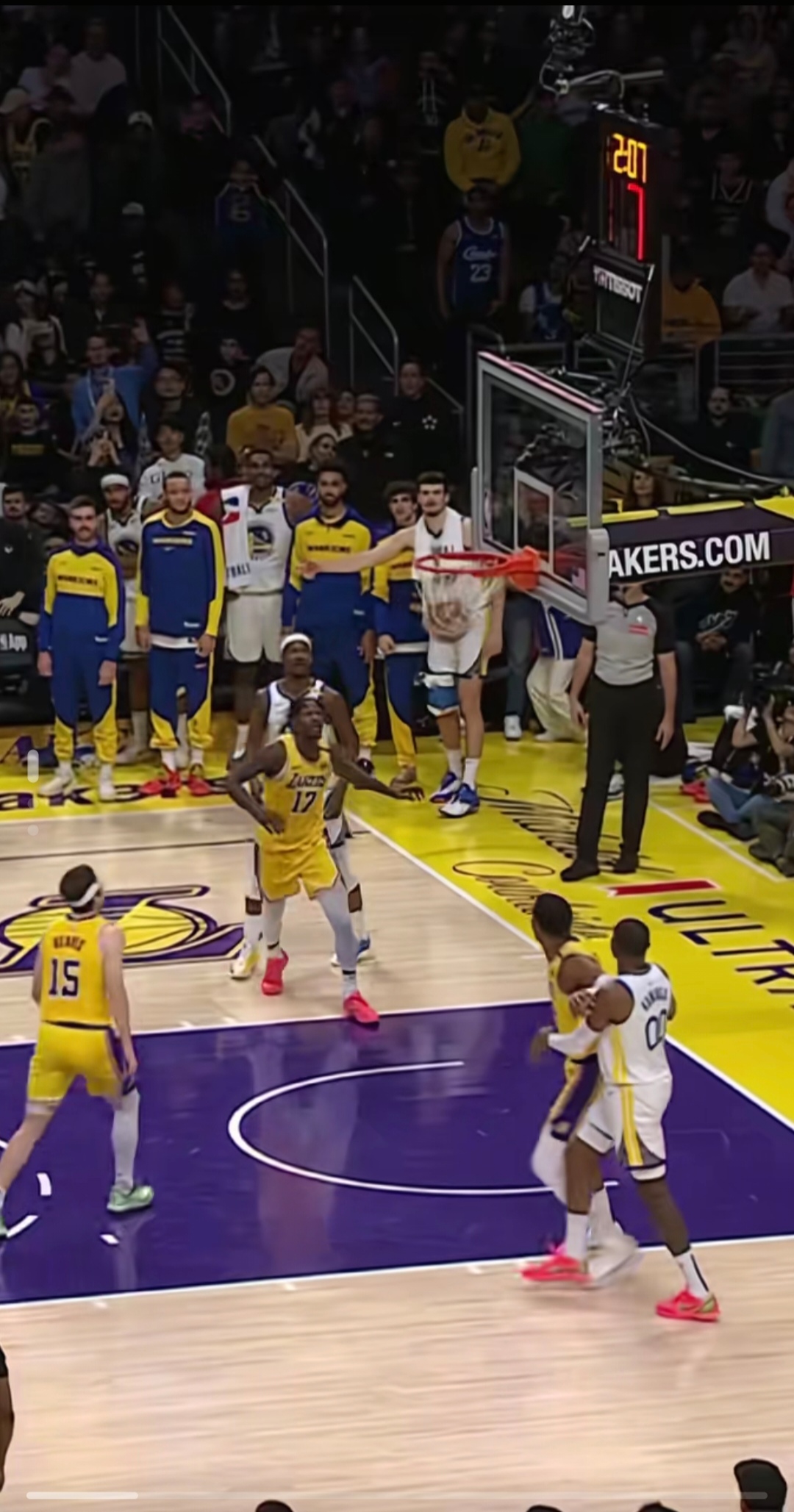 美高梅澳门官网-集结日体能课后；洛杉矶湖人门线救险备战欧篮联；更衣室稳定；细节决定成败